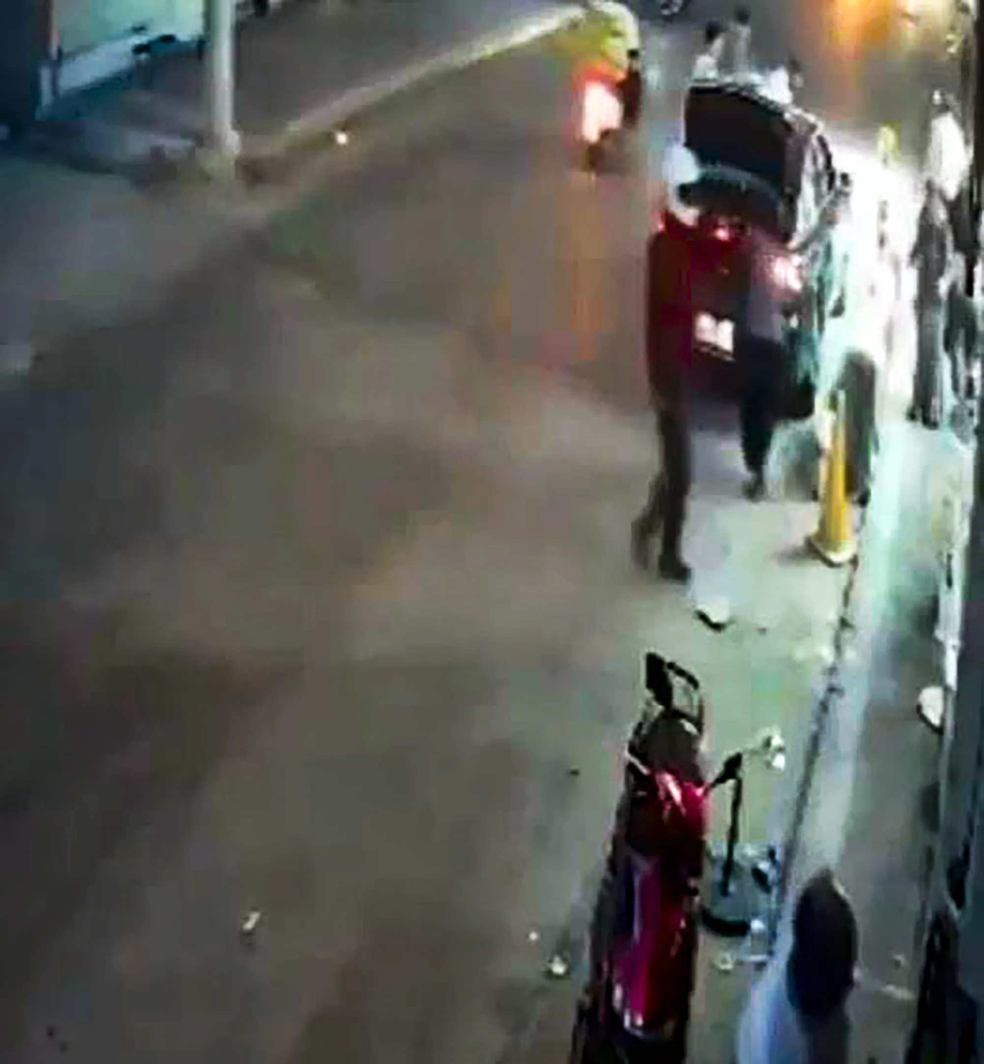 Gece Yarısı Dehşet: İş Yerine Kurşun Yağdırdı! Gece Yarısı Dehşet: İş Yerine Kurşun Yağdırdı!