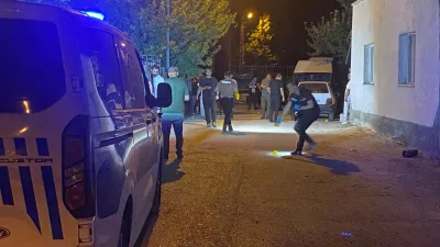 İki grup arasında çıkan silahlı kavga gecenin huzurunu kaçırdı. Yaşanan
