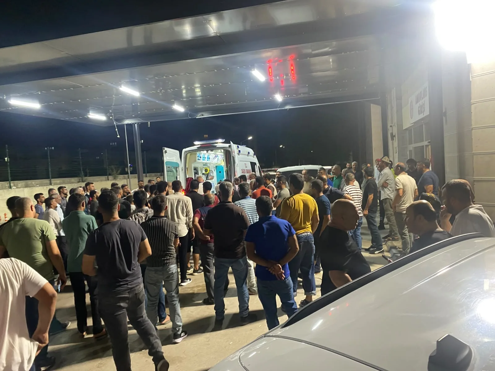 2 Grup Arasında Silahlar Konuştu: 1’i Ağır, 4 Yaralı