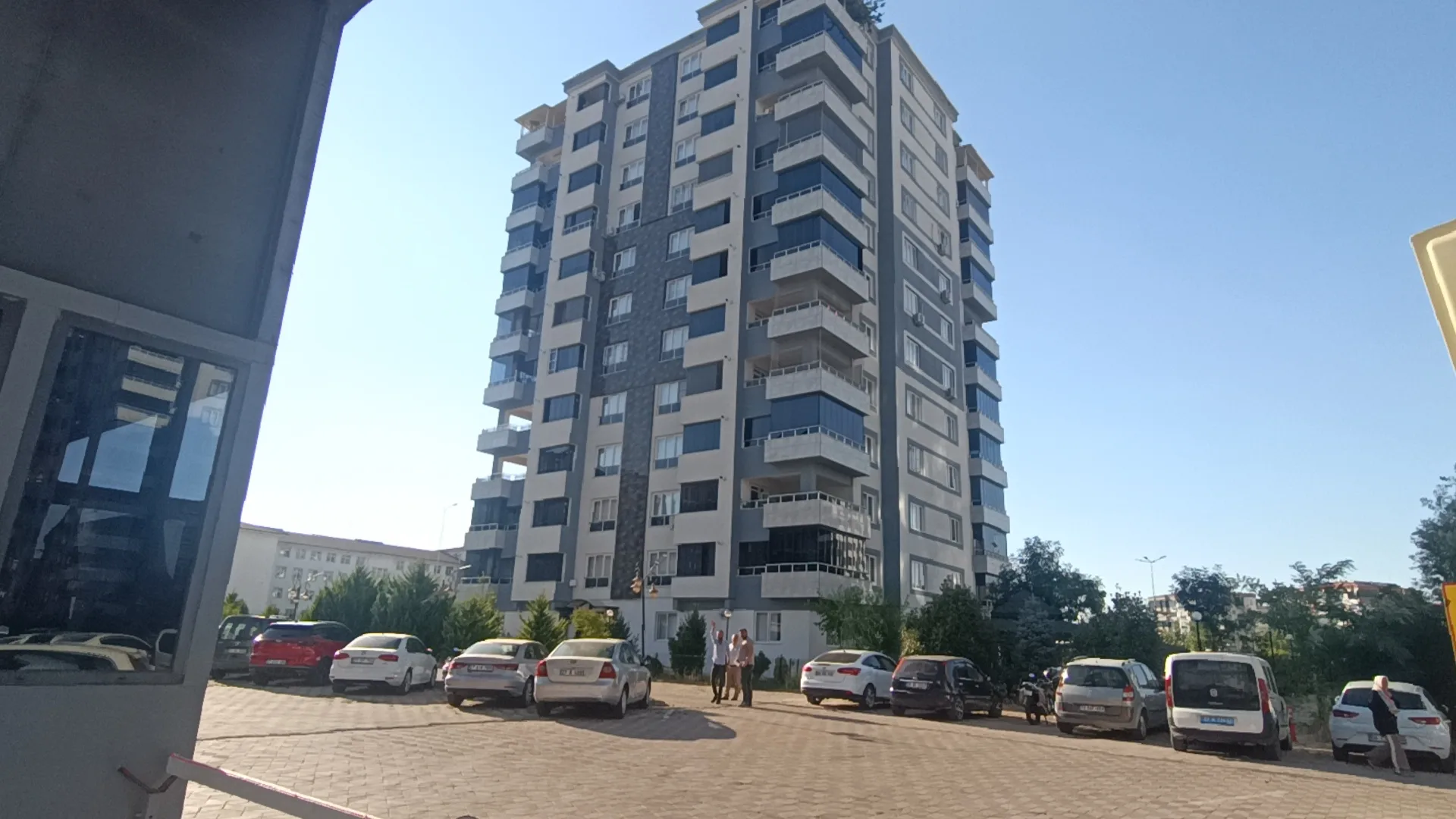 Asansörde Facia: Hareket Etti Canından Oldu!
