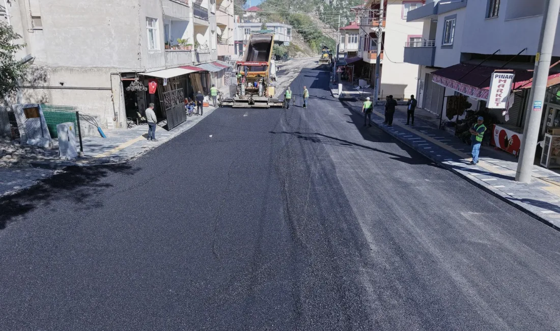 Kahramanmaraş Büyükşehir Belediyesi, Andırın’da yolda oluşan hasarın bedelini taşeron firmaya