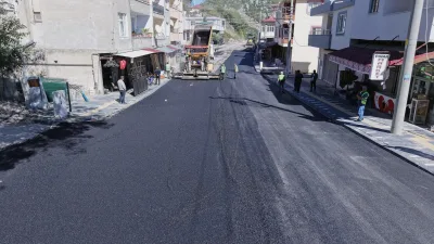 Kahramanmaraş Büyükşehir Belediyesi, Andırın’da yolda oluşan hasarın bedelini taşeron firmaya