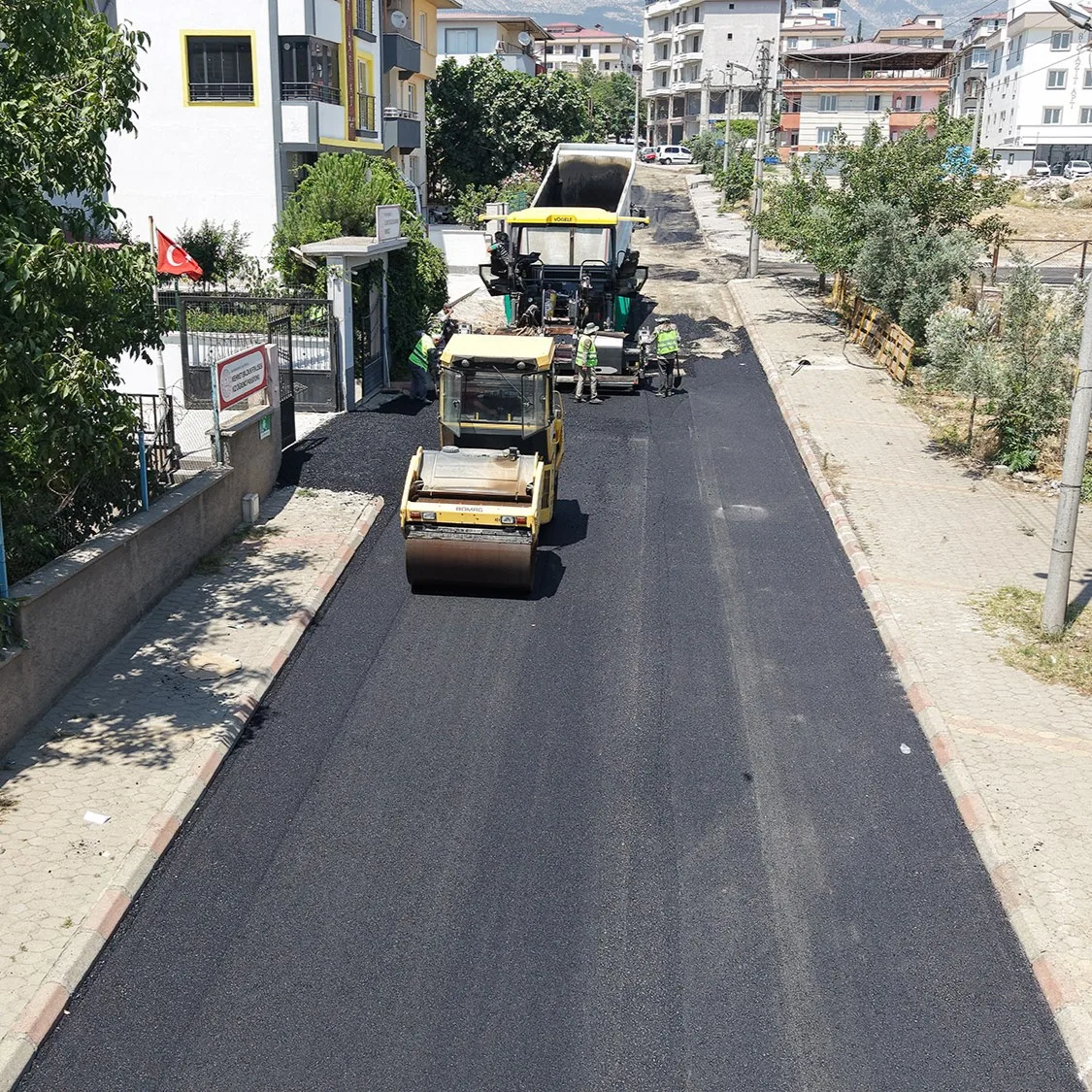 Kahramanmaraş Büyükşehir Belediyesi’nin şehir genelinde başlattığı büyük ulaşım hamlesi tüm