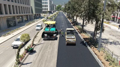 Büyükşehir Belediyesi, Azerbaycan Bulvarı’nda altyapı çalışmalarının tamamlandığı alanları sıcak asfalt