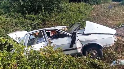 Kontrolden çıkan bir otomobil, arkadan gelen başka bir aracın çarpması