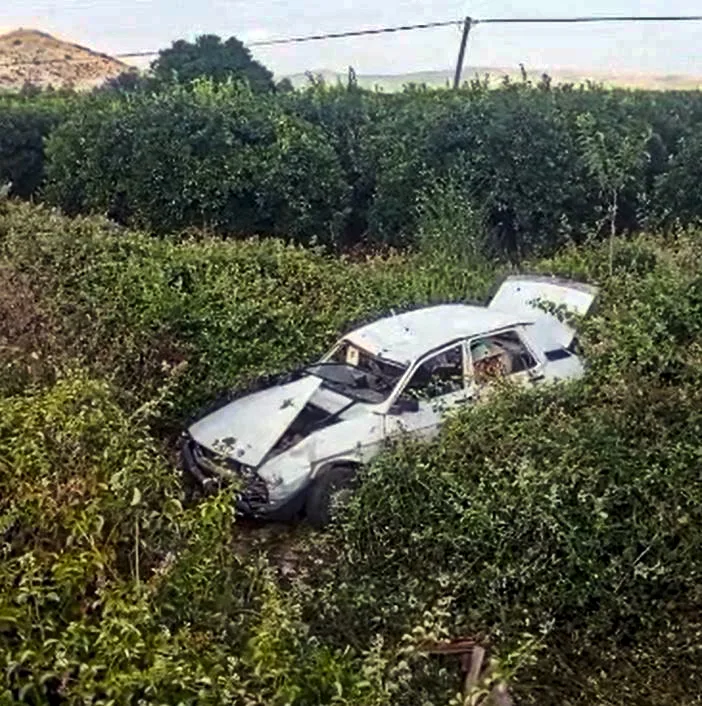 Arkadan Çarptı Bahçeye Uçurdu: 4 Yaralı Arkadan Çarptı Bahçeye Uçurdu: 4 Yaralı