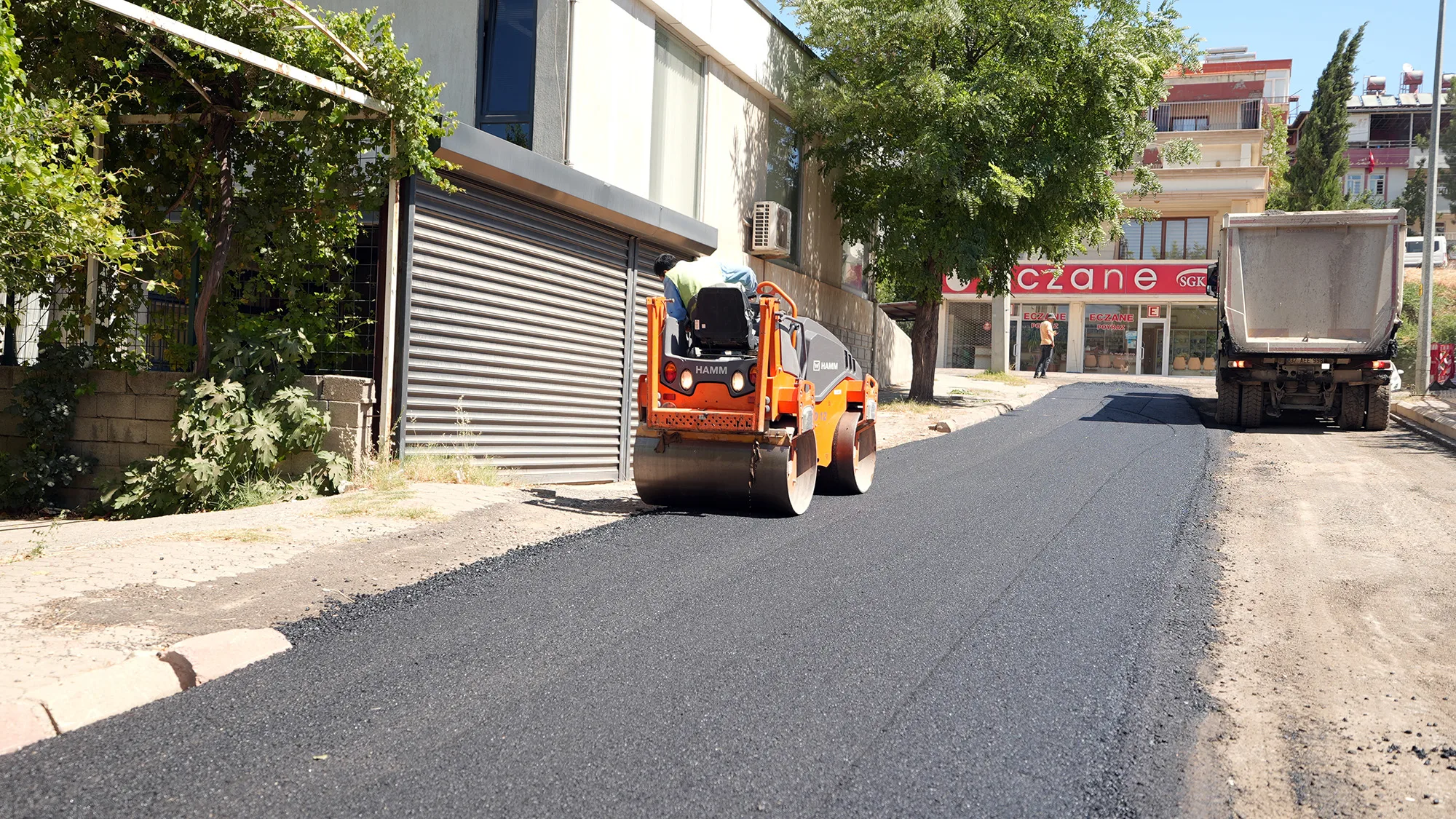 Bahçelievler’de Asfalt Mesaisi!