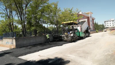 Büyükşehir Belediyesi, Dulkadiroğlu Bahçelievler Mahallesi’nde asfalt mesaisine başladı. Ekipler, plan