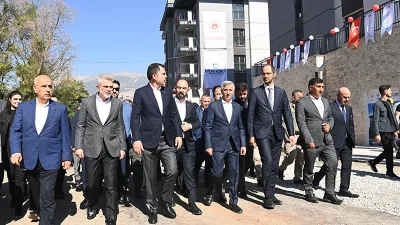 Çevre, Şehircilik ve İklim Değişikliği Bakanı Murat Kurum, inşa çalışmalarını