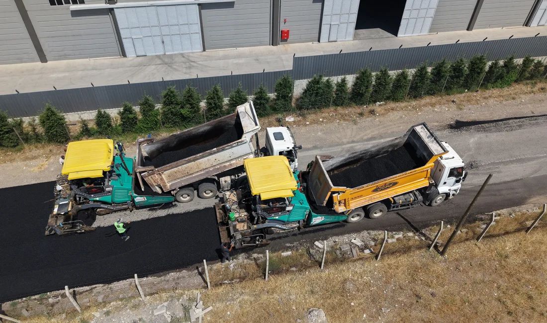 Kahramanmaraş Büyükşehir Belediyesinin Dulkadiroğlu Gençosman Mahallesi’nde sürdürdüğü asfalt çalışmalarıyla 30001,