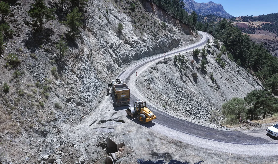 Kahramanmaraş Büyükşehir Belediyesi, şehir merkezindeki yol hamstringlerinin yanı sıra kırsal