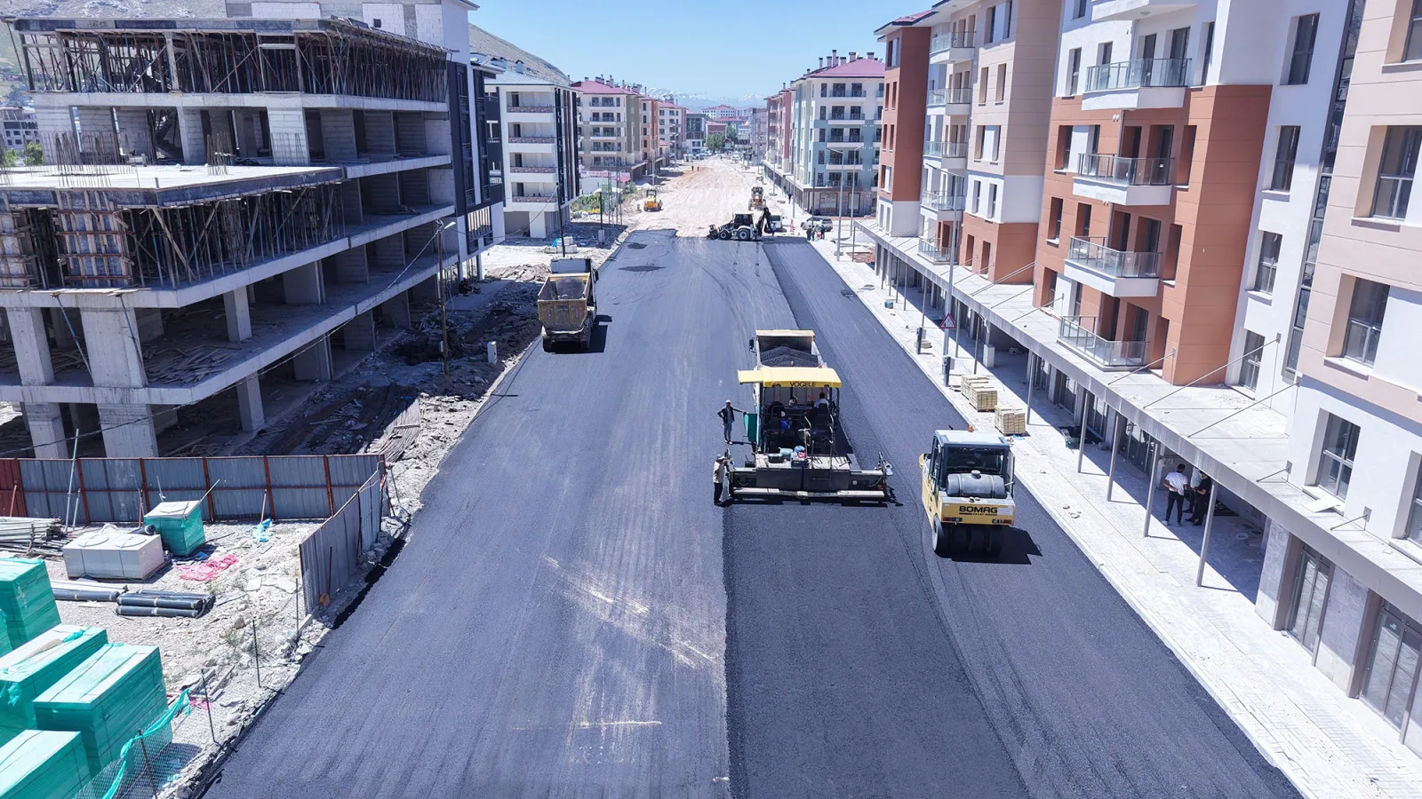 Büyükşehir Elbistan’ın Caddelerini Yeniliyor