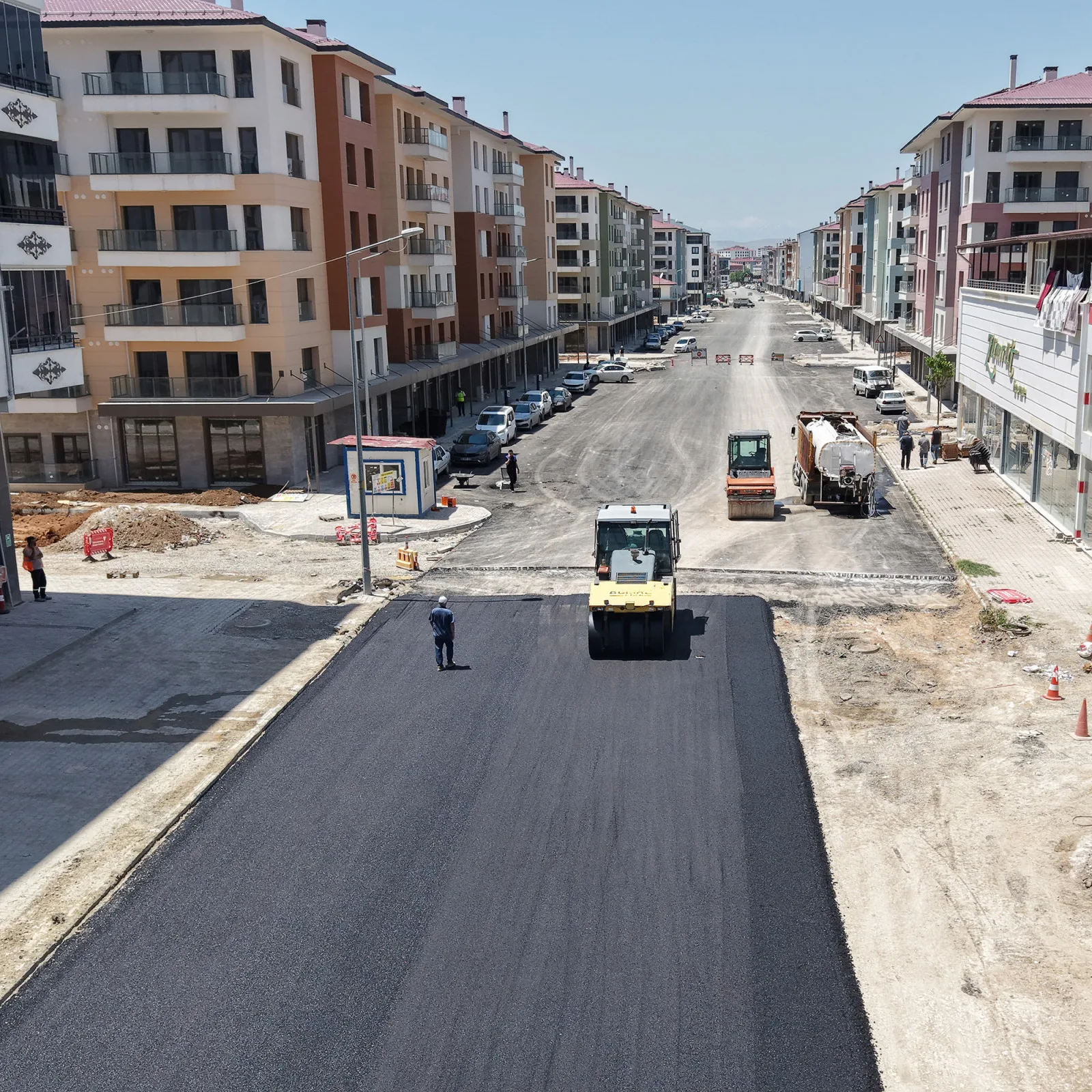 Büyükşehir Elbistan’ın Caddelerini Yeniliyor