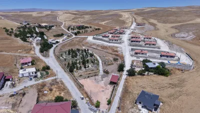 Kahramanmaraş Büyükşehir Belediyesi, Elbistan ilçesine bağlı Gündere Mahallesi mezarlığında kapsamlı