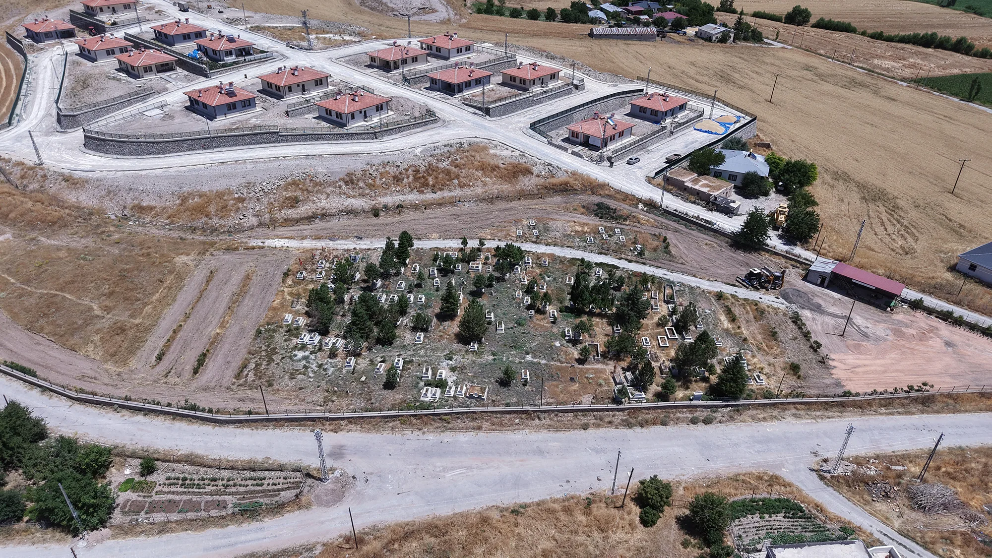 Elbistan Gündere Mezarlığı’na Büyükşehir Eli Değdi!