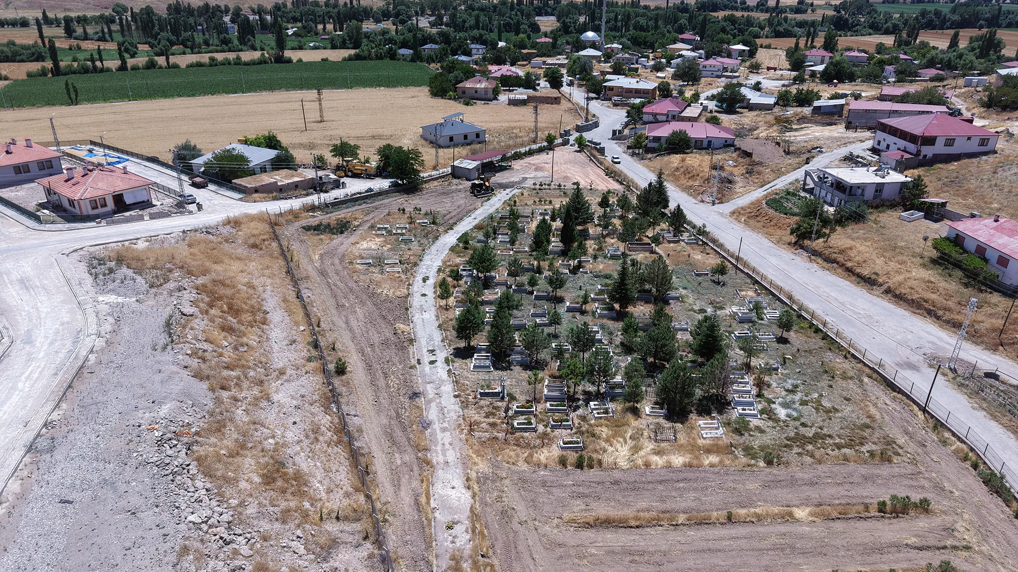 Elbistan Gündere Mezarlığı’na Büyükşehir Eli Değdi!