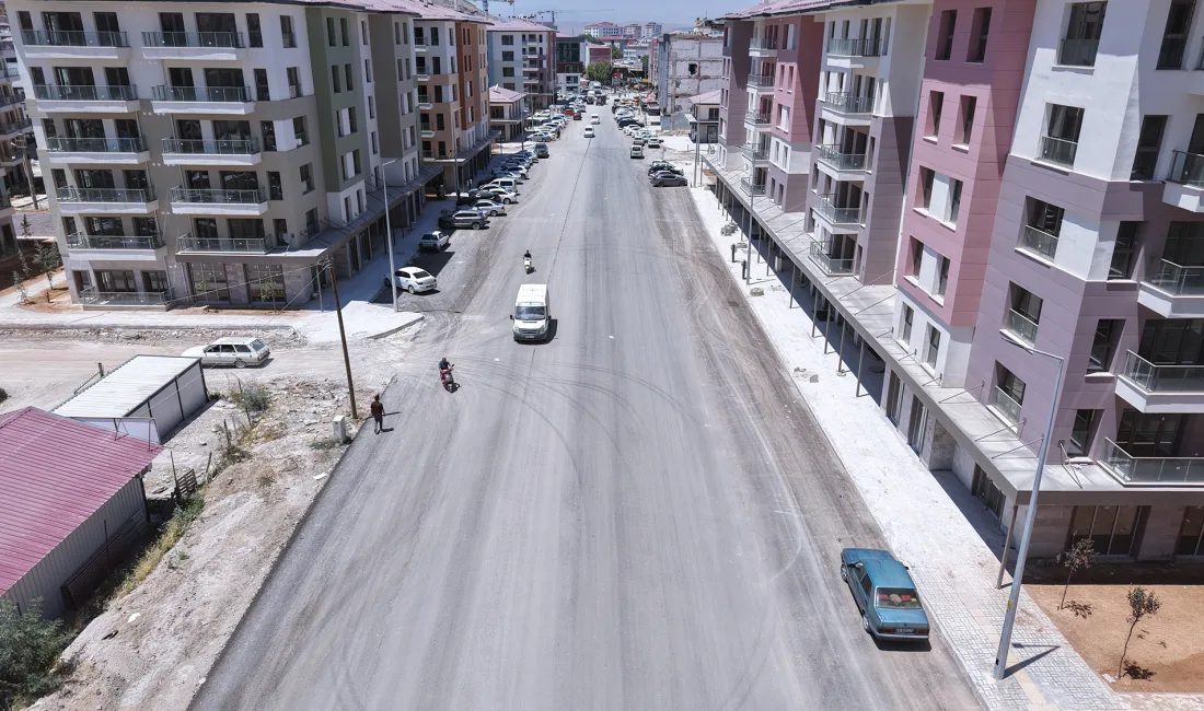 Büyükşehir Belediyesi, Elbistan’ın önemli ulaşım arterlerinden Hacı Esat Efendi Caddesi’nde