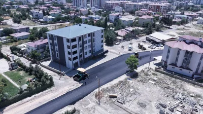 Kahramanmaraş Büyükşehir Belediyesi, Elbistan Kümbet Caddesi’ni baştan sona sıcak asfaltla