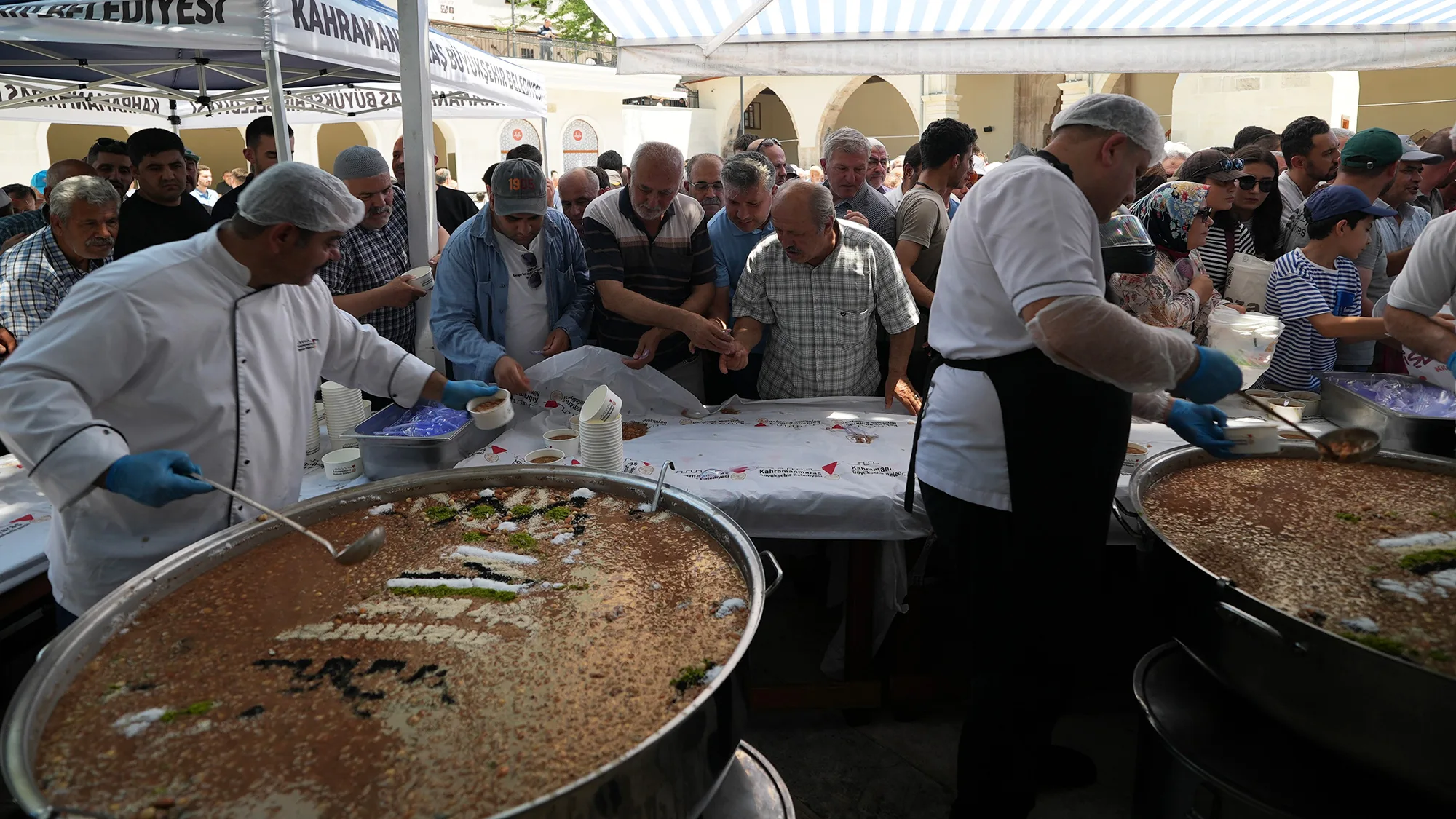 Büyükşehir’den 5 Kişiye Aşure İkramı!