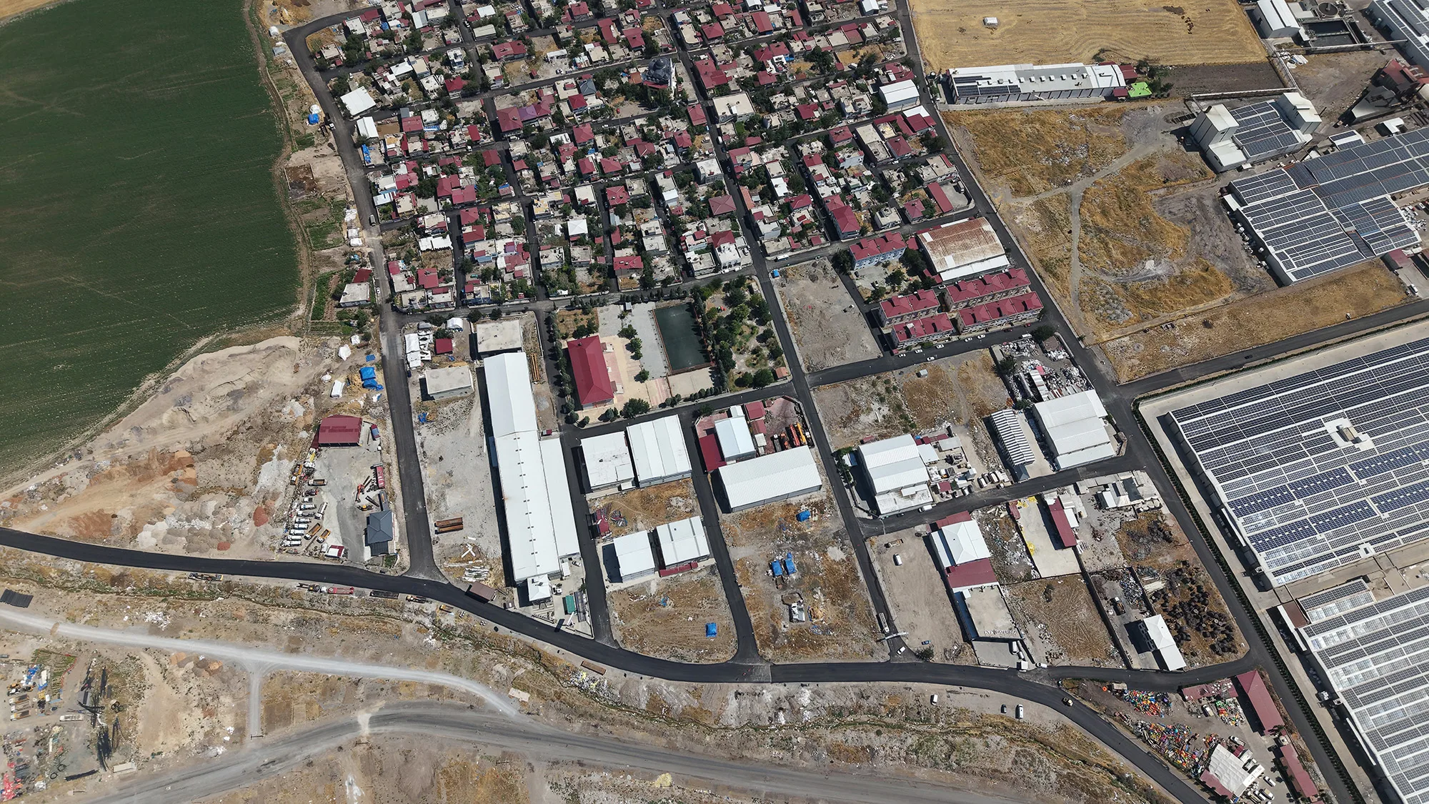 Büyükşehir Gençosman’da Asfalt Mesaisini Tamamlıyor Büyükşehir Gençosman’da Asfalt Mesaisini Tamamlıyor