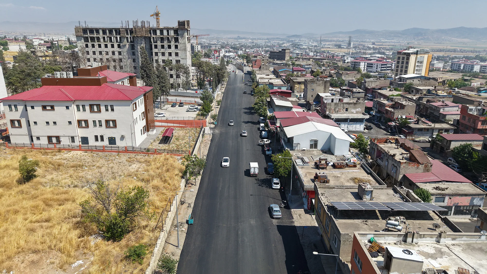 Büyükşehir 2 caddeyi daha asfaltladı! Büyükşehir 2 caddeyi daha asfaltladı!