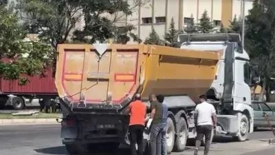 Fabrika işçilerini taşıyan servis minibüsünün kamyona arkadan çarptığı kazada 11