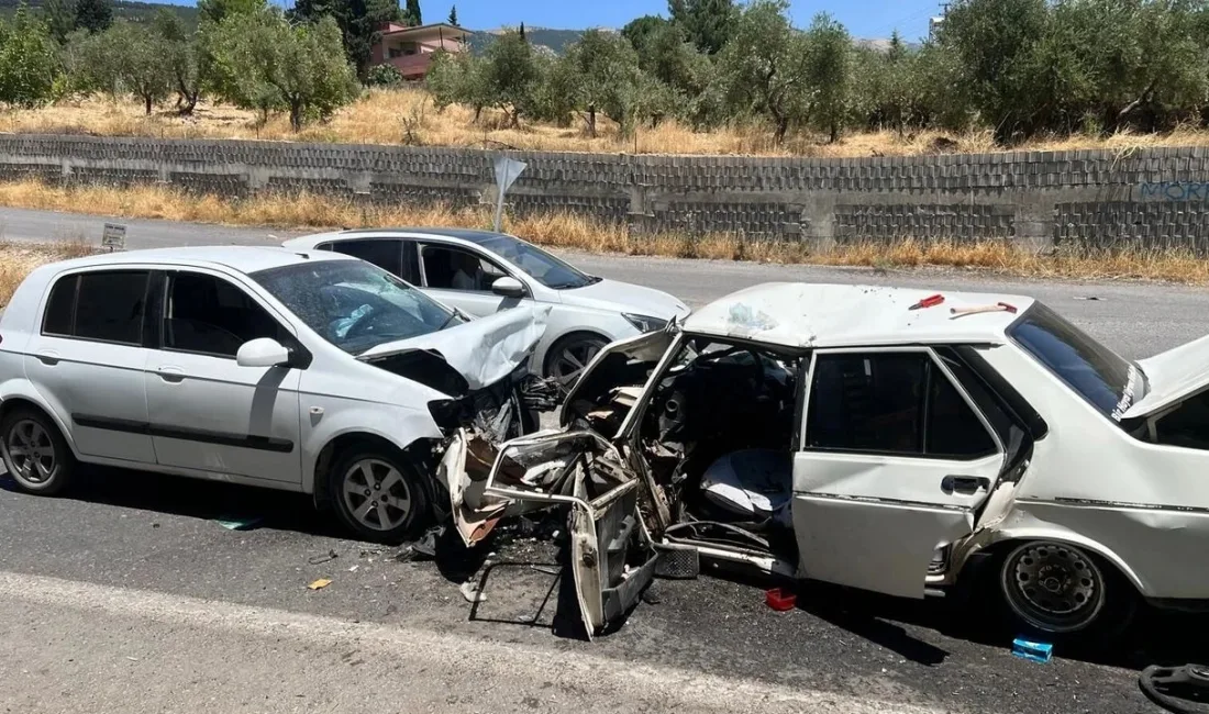 Kahramanmaraş’ta 2 otomobilin kafa kafaya çarpıştığı kazada 2 kişi yaralandı.