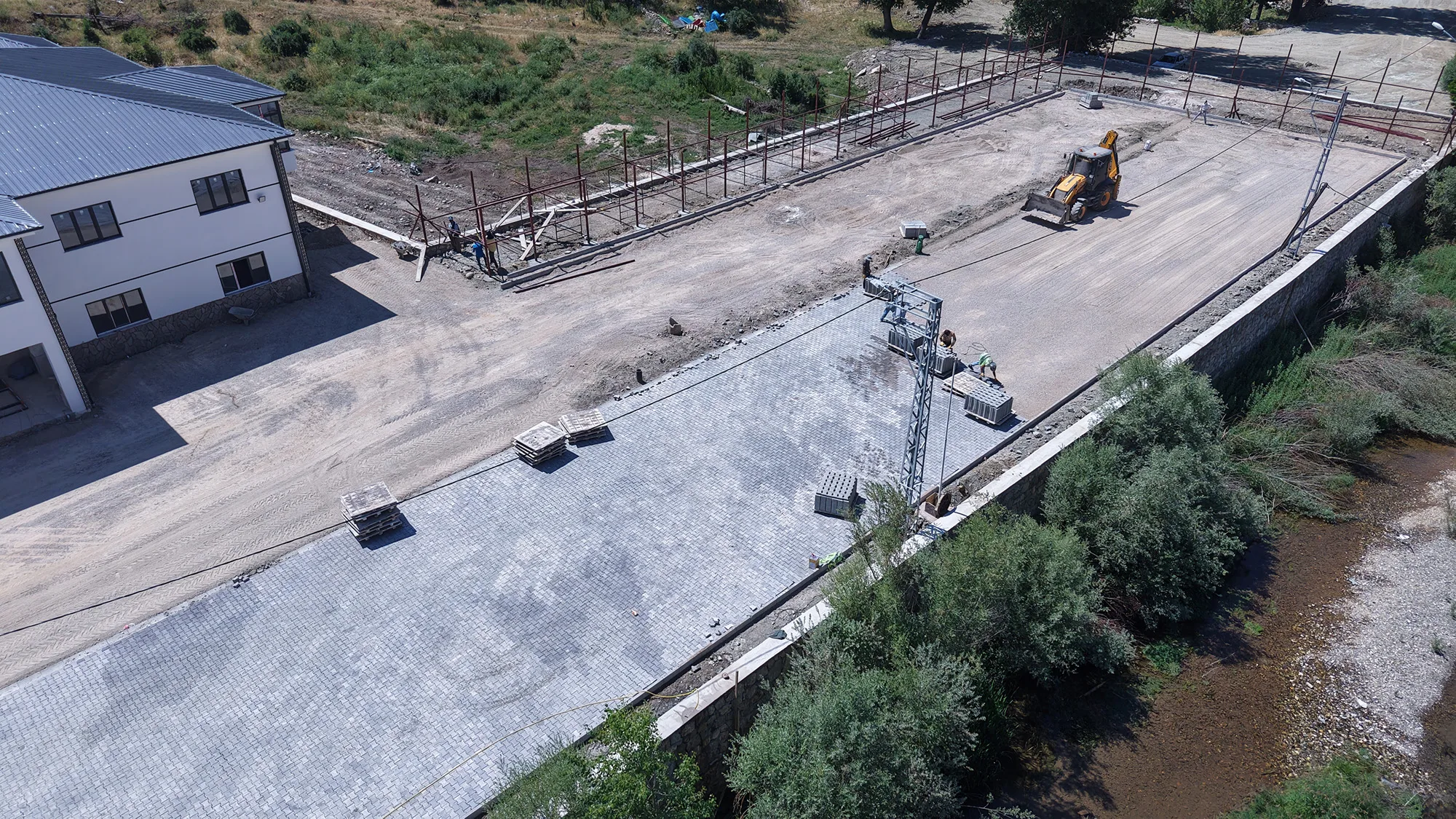 Büyükşehir’den Elbistan’a parke atağı! Büyükşehir’den Elbistan’a parke atağı!