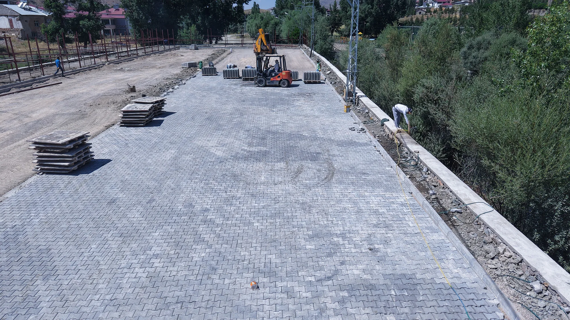 Büyükşehir’den Elbistan’a parke atağı! Büyükşehir’den Elbistan’a parke atağı!