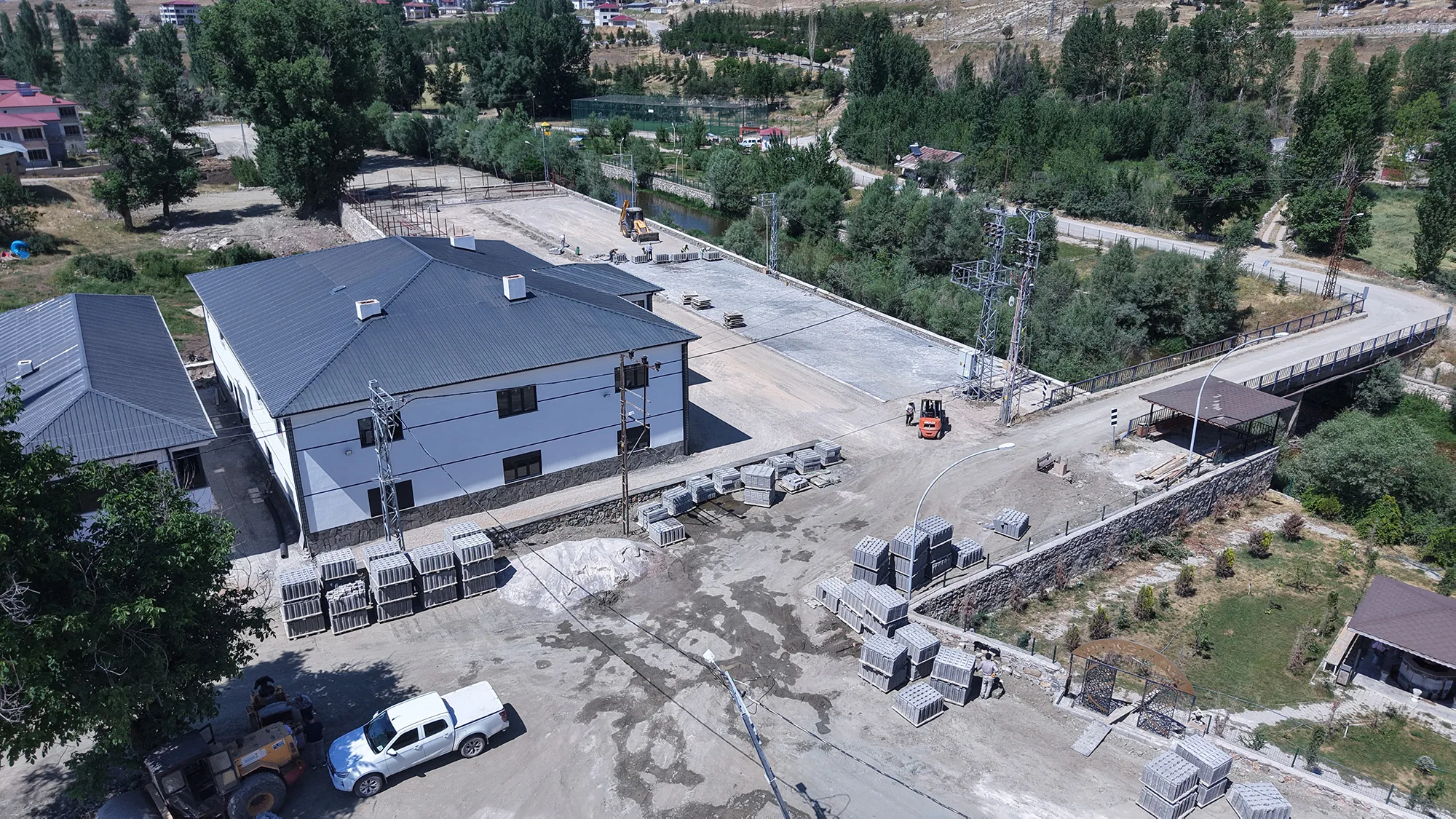 Büyükşehir’den Elbistan’a parke atağı! Büyükşehir’den Elbistan’a parke atağı!