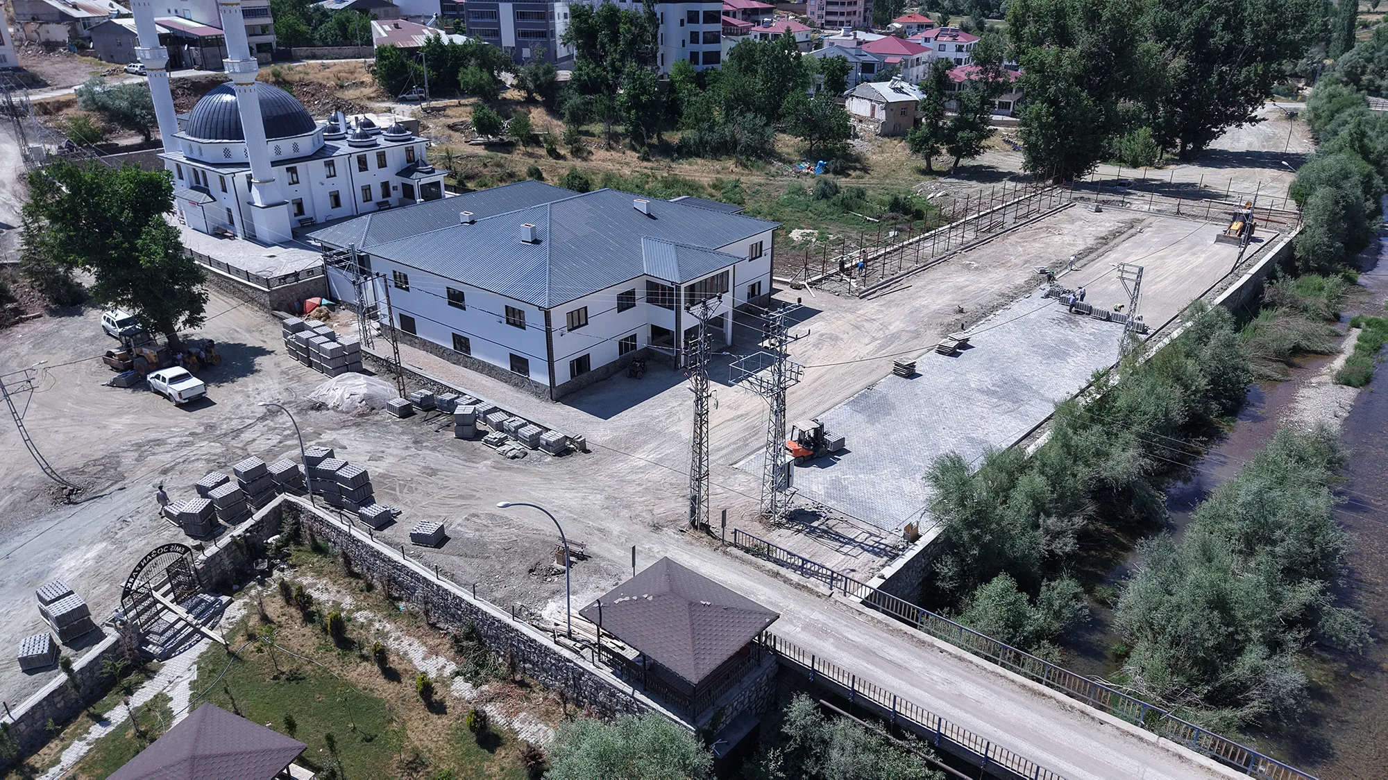 Büyükşehir’den Elbistan’a parke atağı! Büyükşehir’den Elbistan’a parke atağı!