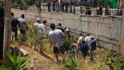 Kahramanmaraş’ta meydana gelen feci kazada bir araç bariyerleri aşarak metrelerce