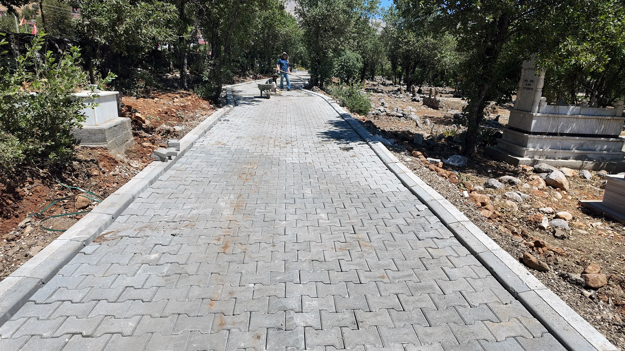 Nurhak'ta Mezarlıklar Yenileniyor