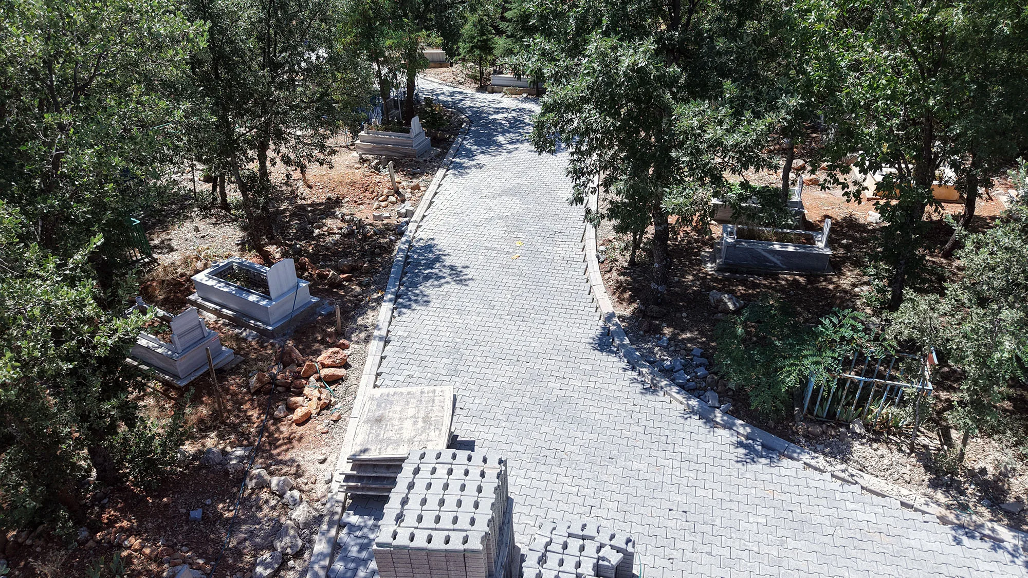 Nurhak'ta Mezarlıklar Yenileniyor