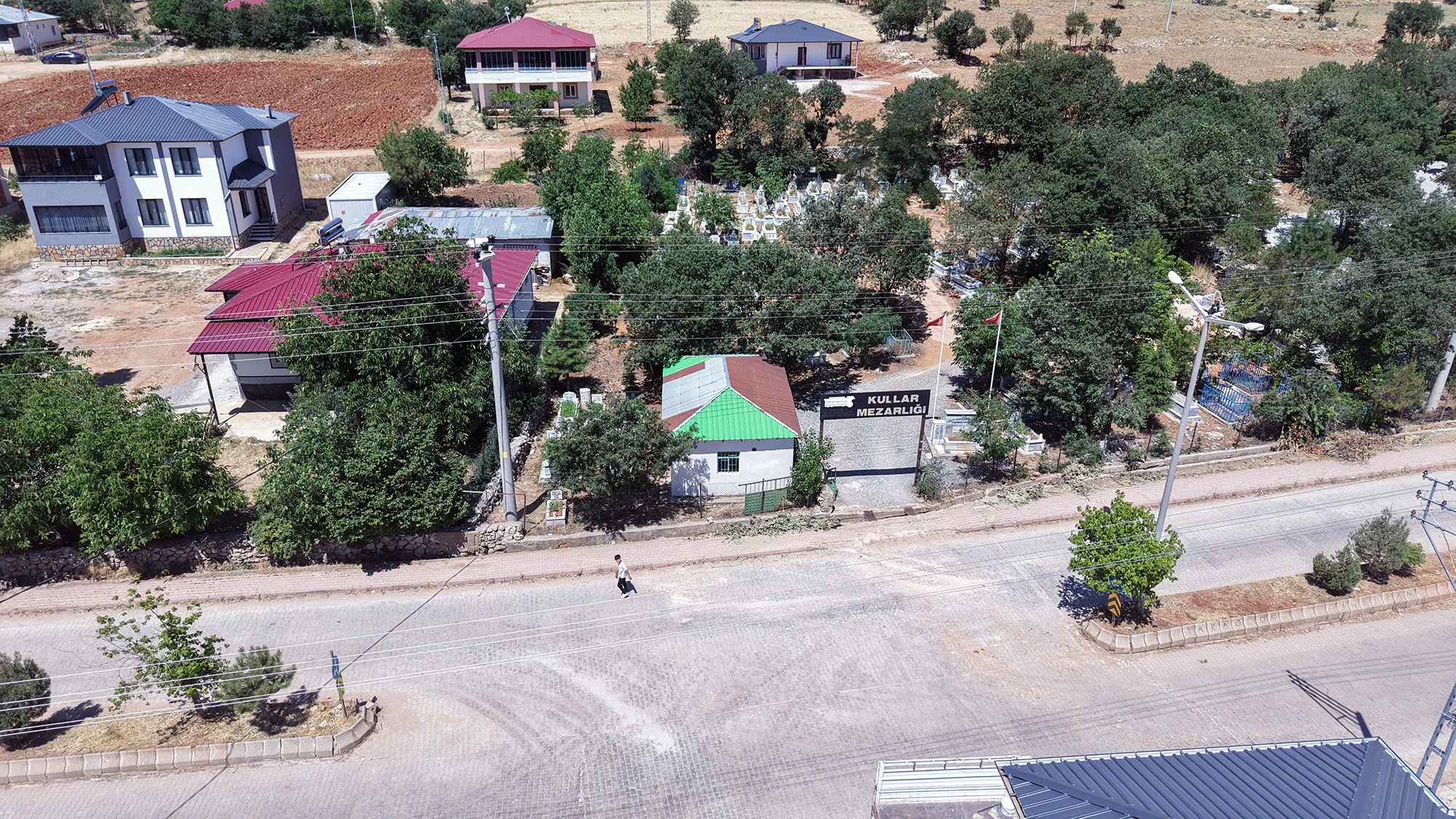 Nurhak'ta Mezarlıklar Yenileniyor