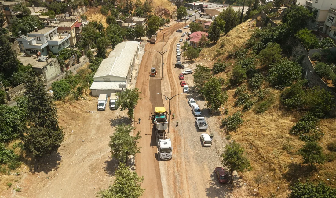 Kahramanmaraş Büyükşehir Belediyesi, şehir merkezinin en kritik ulaşım akslarından biri