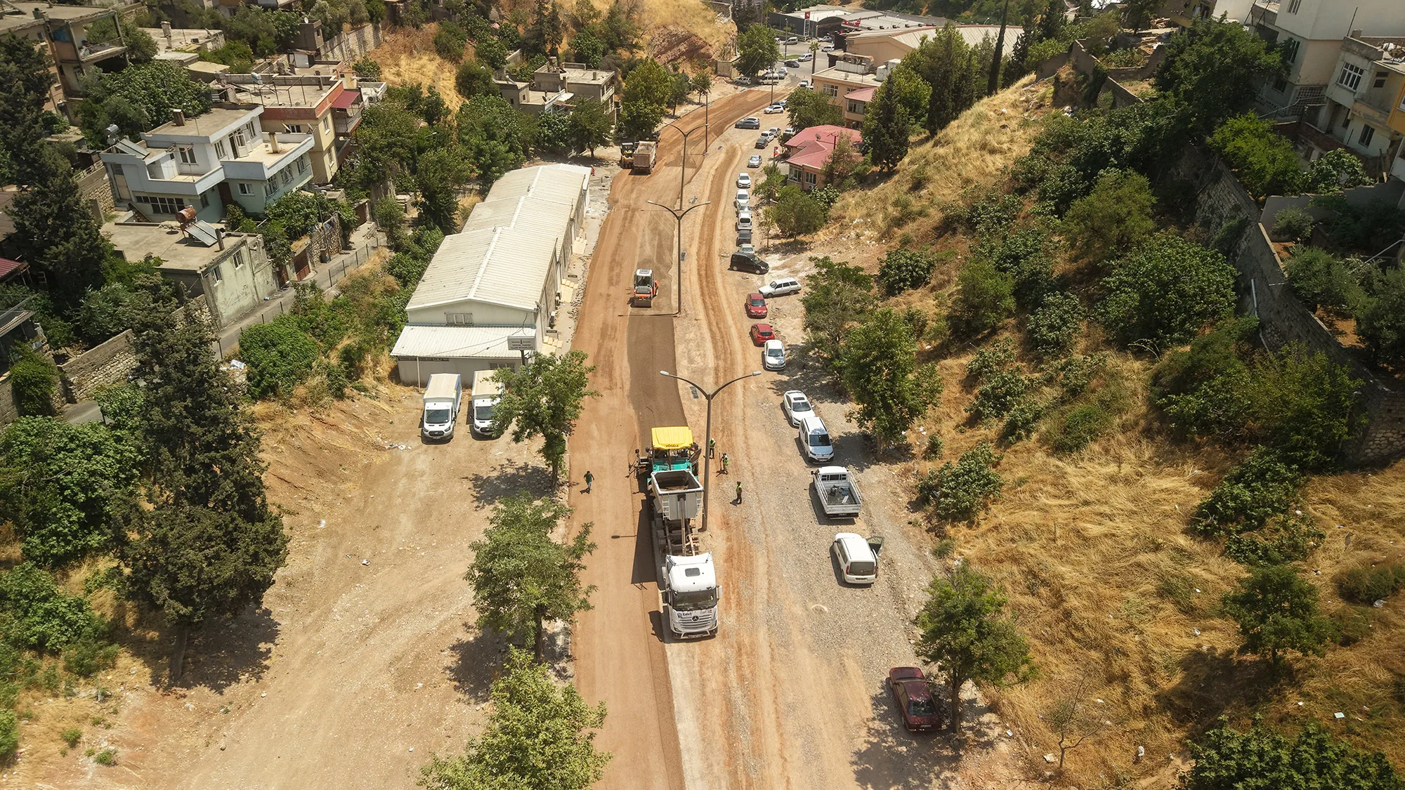 Kahramanmaraş Büyükşehir Belediyesi, şehir merkezinin en kritik ulaşım akslarından biri