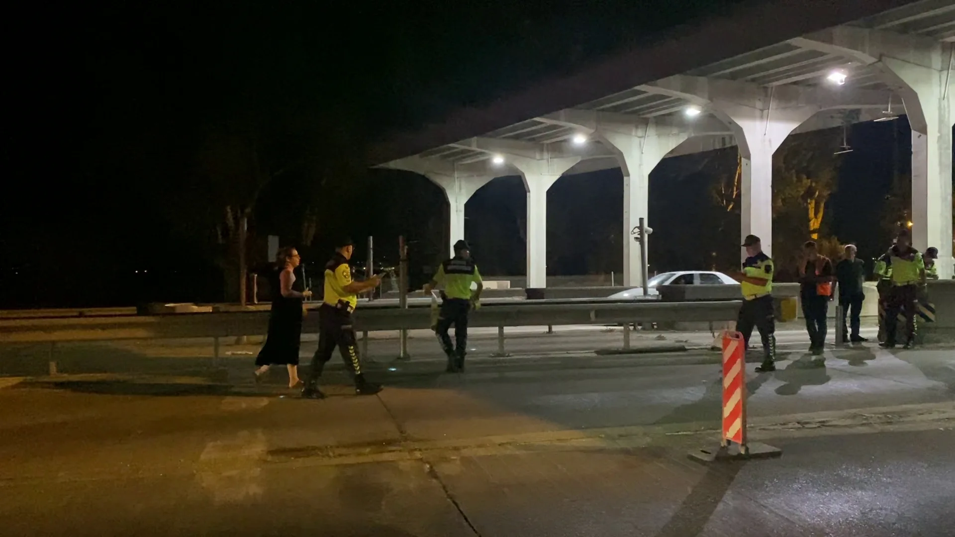 Otoyolda kanlı kaza: Otomobil beton bariyere girdi! Otoyolda kanlı kaza: Otomobil beton bariyere girdi!