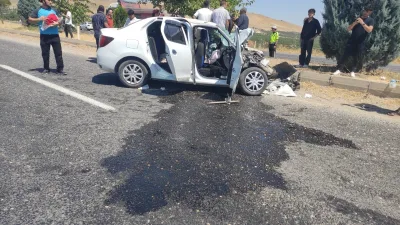 Otomobilin yolcu minibüsüne arkadan çarptığı kazada 12 kişi yaralandı.