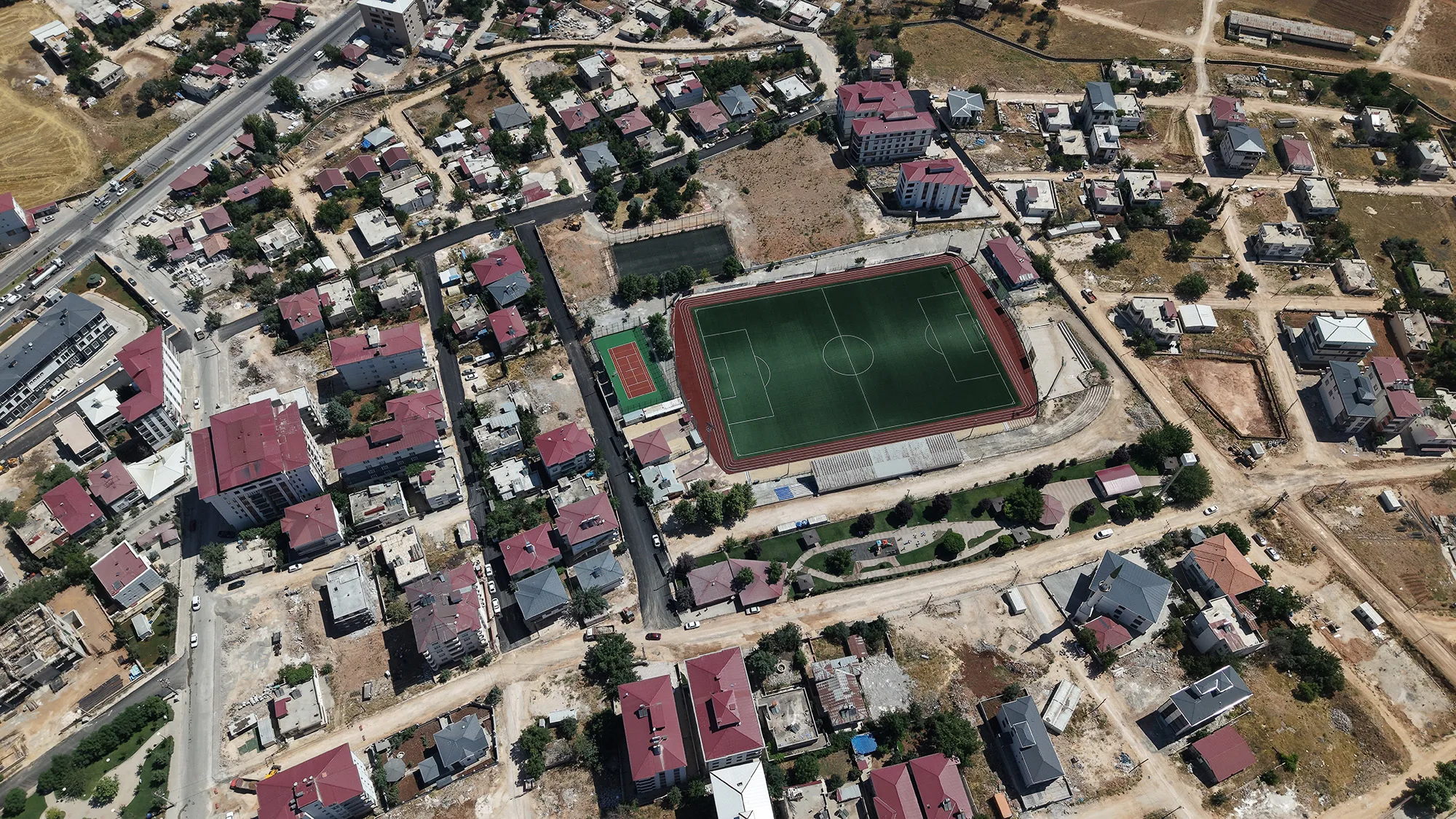 Pazarcık’ta asfalt mesai son gaz devam ediyor!