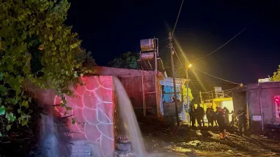 Kahramanmaraş’ın Pazarcık ilçesinde taşan sulama kanalı mahalleyi sular altında bıraktı;