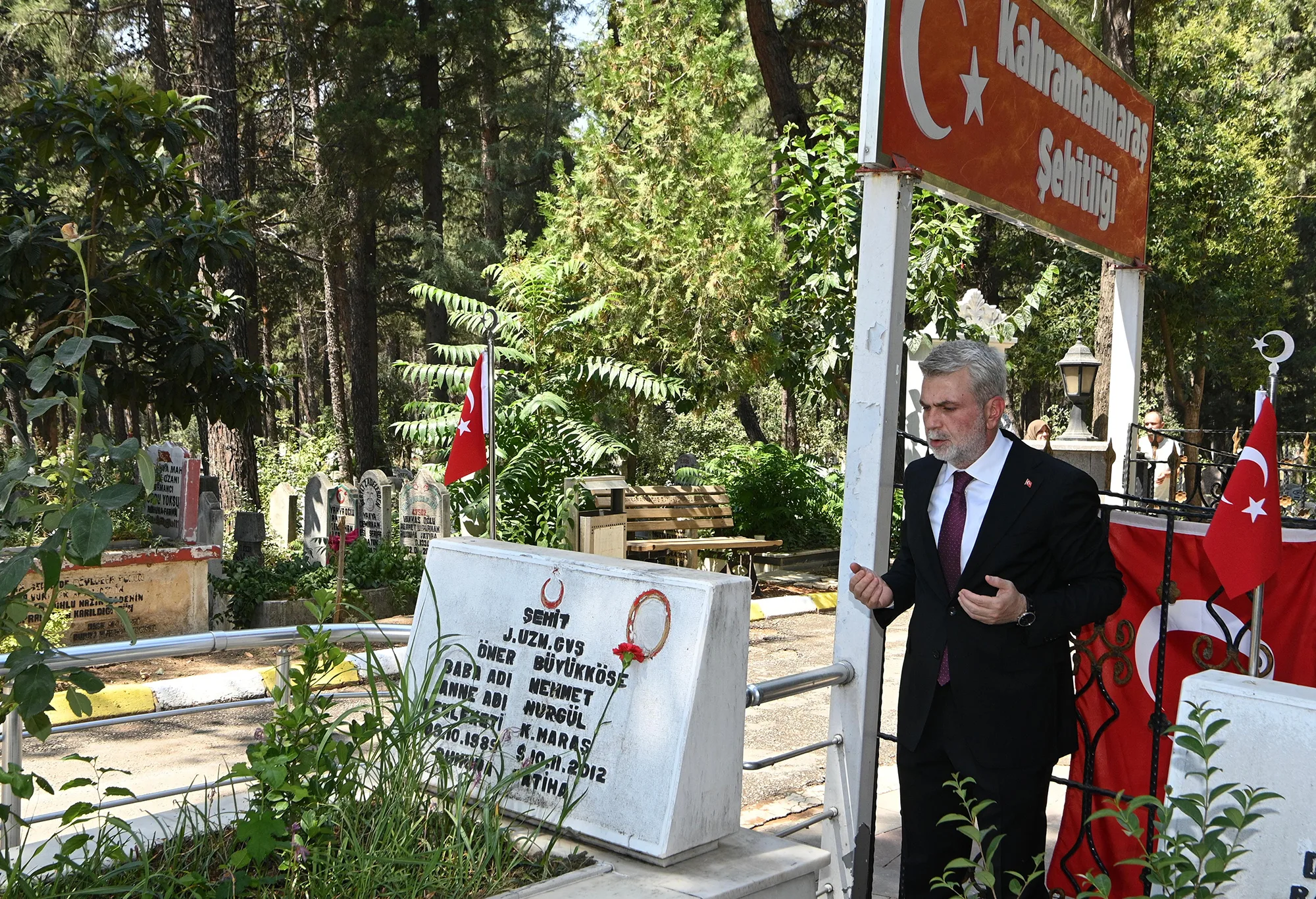 Demokrasi ve Milli Birlik Günü’nün 10’uncu Yılında Aziz Şehitlere Vefa Demokrasi ve Milli Birlik Günü’nün 10’uncu Yılında Aziz Şehitlere Vefa