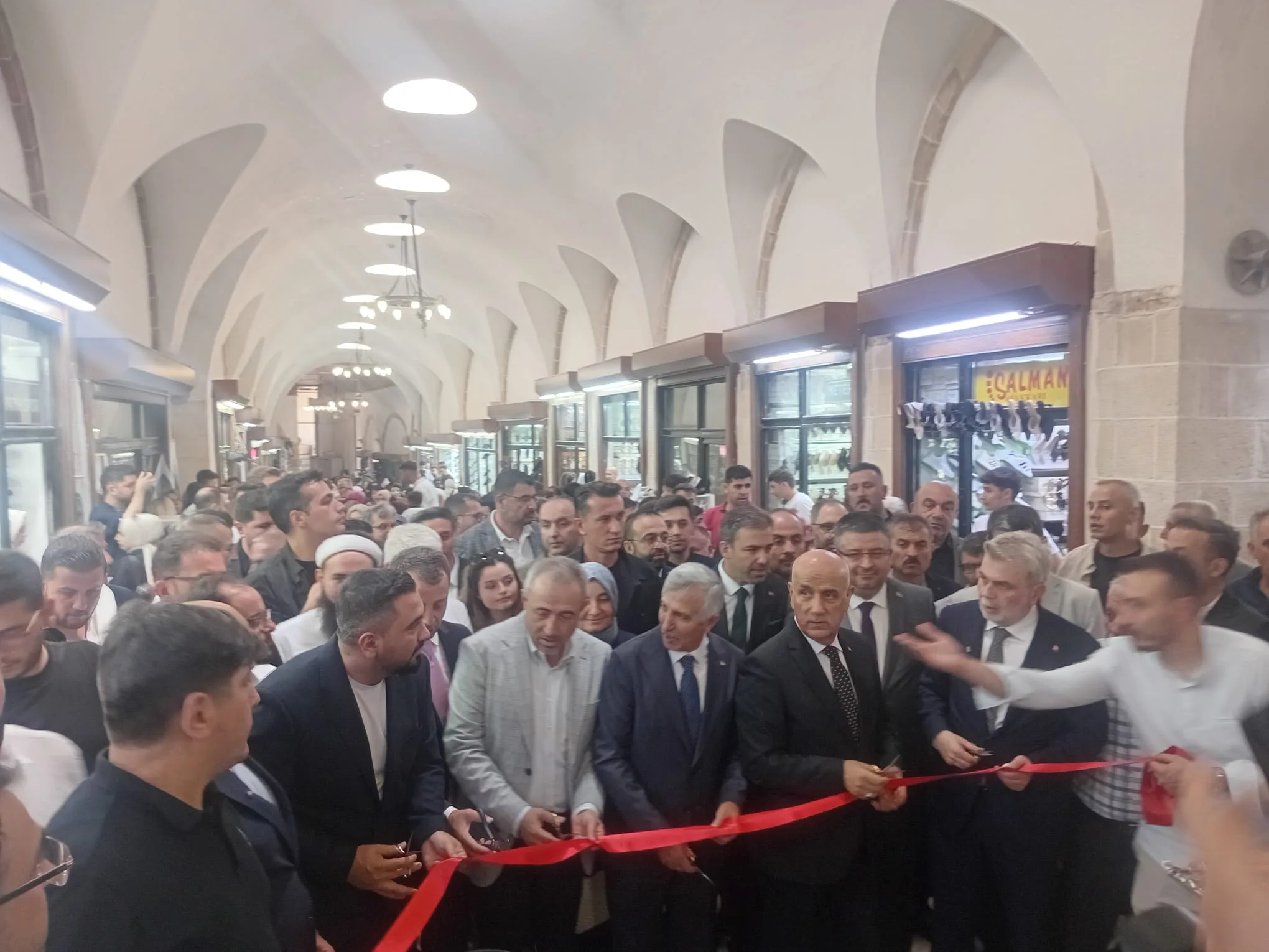 Restorasyon tamamlanan yaklaşık 6 asırlık mazisi olan Kahramanmaraş Tarihi Kapalı