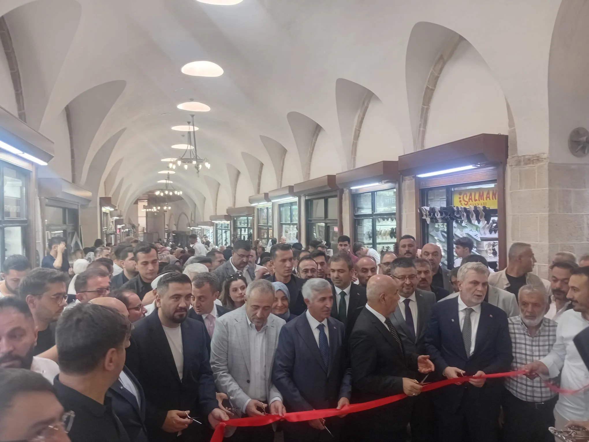 Kahramanmaraş’ın Kalbi Yeniden Atacak: Tarihi Kapalı Çarşı Görkemli Törenle Açıldı!