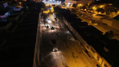 Büyükşehir Belediyesi, Toptancılar Sitesi’nde gece saatleri boyunca sıcak asfalt mesaisini