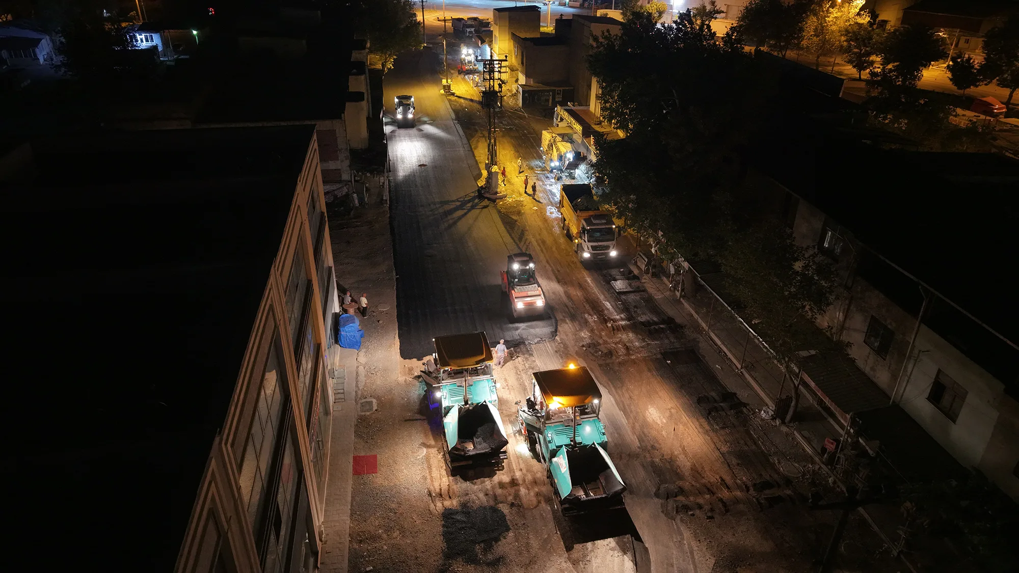 Büyükşehir, Toptancılar Sitesi’nde Asfalt Mesaisinde Büyükşehir, Toptancılar Sitesi’nde Asfalt Mesaisinde