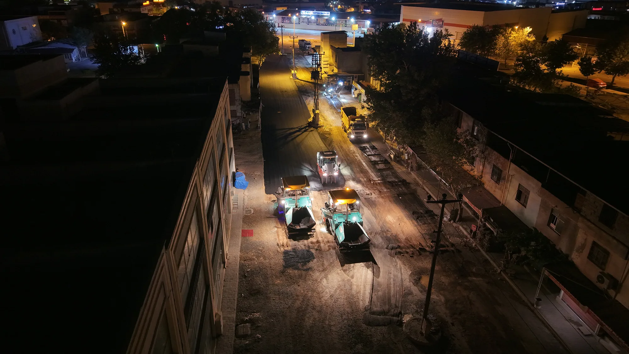 Büyükşehir, Toptancılar Sitesi’nde Asfalt Mesaisinde Büyükşehir, Toptancılar Sitesi’nde Asfalt Mesaisinde