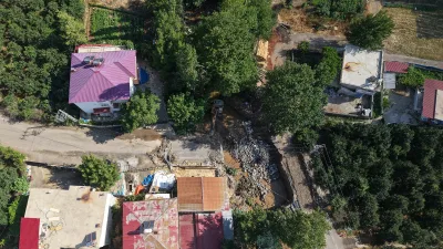 Kahramanmaraş Büyükşehir Belediyesi, Türkoğlu ile Onikişubat’ı bağlayan Avşarlı Mahallesi’ndeki dar
