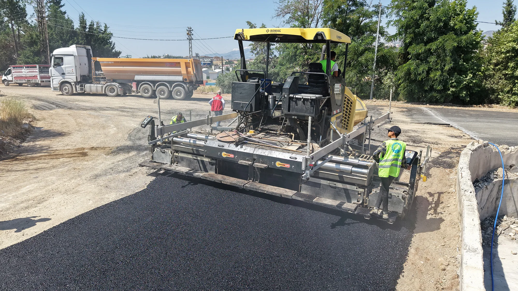 Büyükşehir’den Türkoğlu Kılılı’ya 12 Milyonluk Asfalt Yatırımı Büyükşehir’den Türkoğlu Kılılı’ya 12 Milyonluk Asfalt Yatırımı