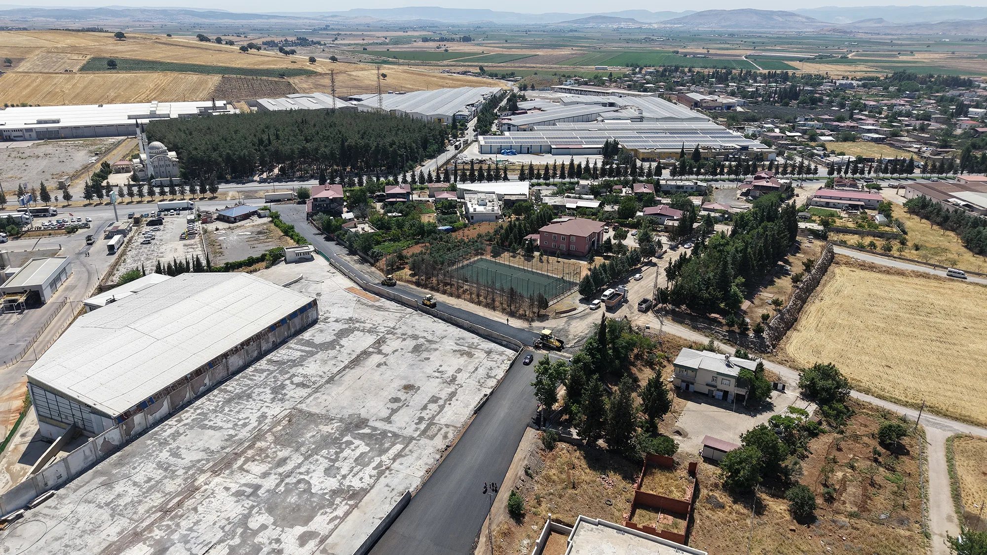 Büyükşehir’den Türkoğlu Kılılı’ya 12 Milyonluk Asfalt Yatırımı Büyükşehir’den Türkoğlu Kılılı’ya 12 Milyonluk Asfalt Yatırımı